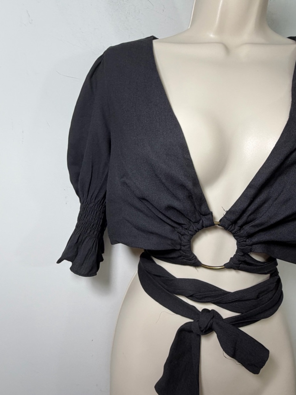 DO+BE Black Ring-Front Wrap Crop Top with Puff Sleeves size large - Picture 3 of 8